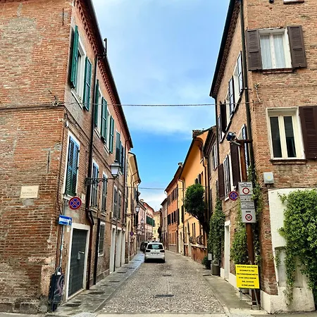 דירה Oasi Rinascimentale Con Giardino In Centro פררה