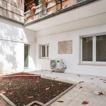 Oasi Rinascimentale Con Giardino In Centro דירה *